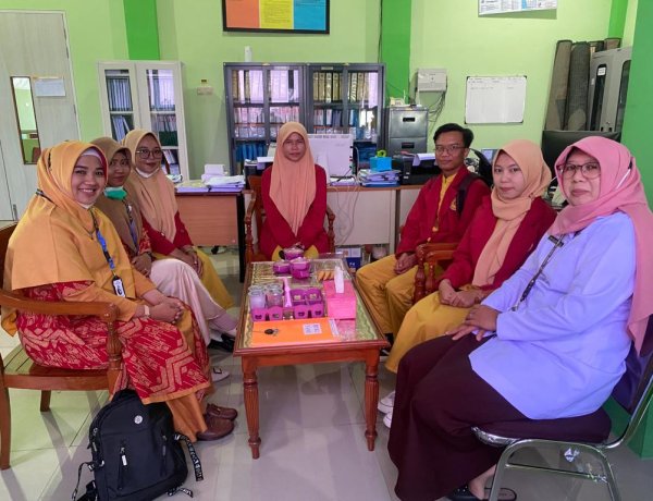 Kegiatan penyerahan Mahasiswa observasi lapangan di puskesmas rawat inap Kota Pontianak