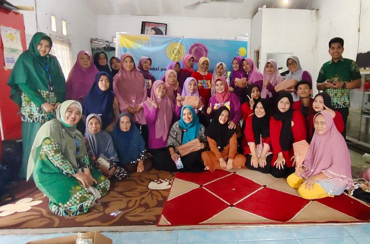 Pengabdian Masyarakat untuk Pemberdayaan Perempuan Kepala Keluarga (PEKKA) Kota Pontianak