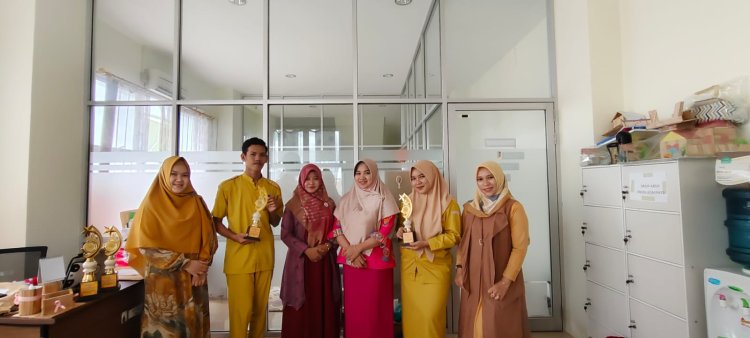 Mahasiswa Administrasi Kesehatan Raih 3 Piala Lomba Nasional