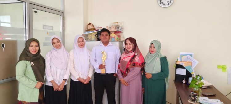 Mahasiswa Administrasi Kesehatan Raih 3 Piala Lomba Nasional
